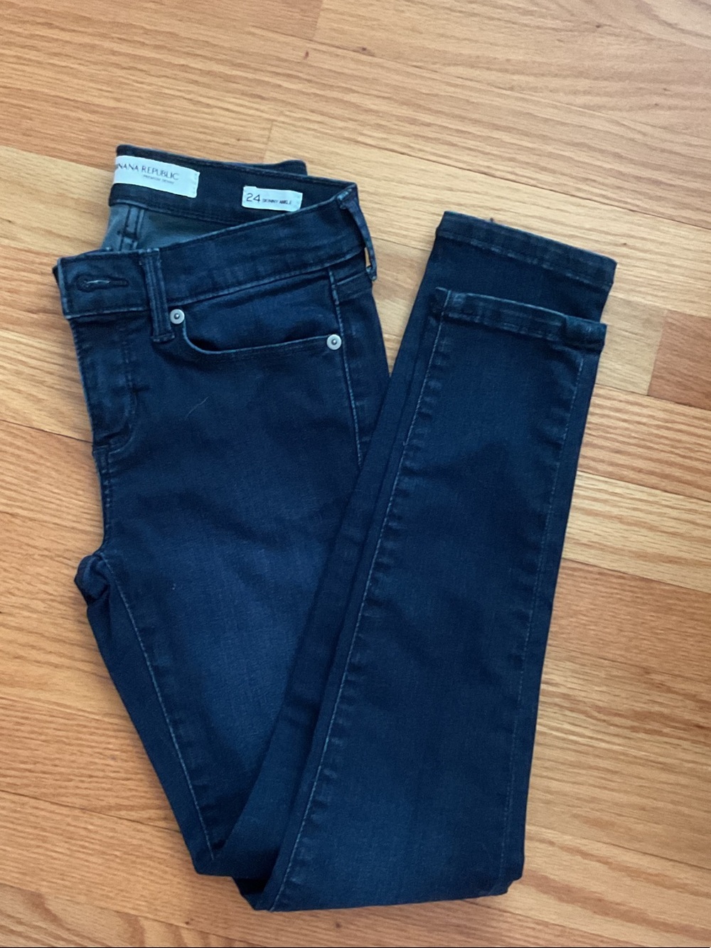 Banana Republic Women’s Skinny Jeans in Dark Indigo